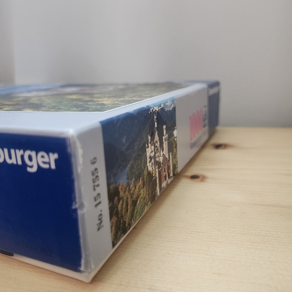 Ravensburger 1000pc jigsaw puzzle Neuschwanstein Castle in Autumn - Picture 3 of 5